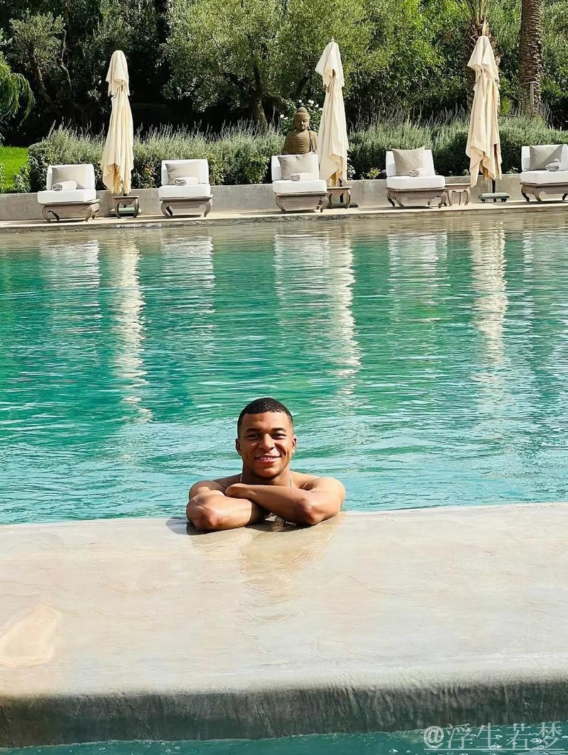 “姆巴佩新蜡像:相似度令人惊叹,宛若真人” “姆巴佩新蜡像:相似度令人惊叹,宛若真人”