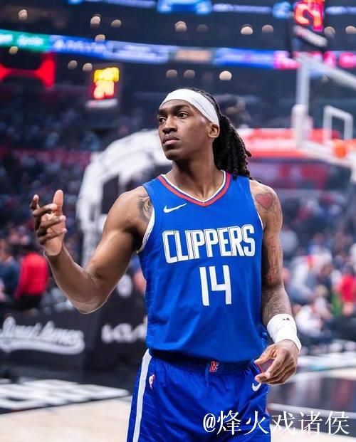 曼恩与快船达成3年4700万提前续约 上季场均贡献8.8分 曼恩与快船达成3年4700万提前续约 上季场均贡献8.8分